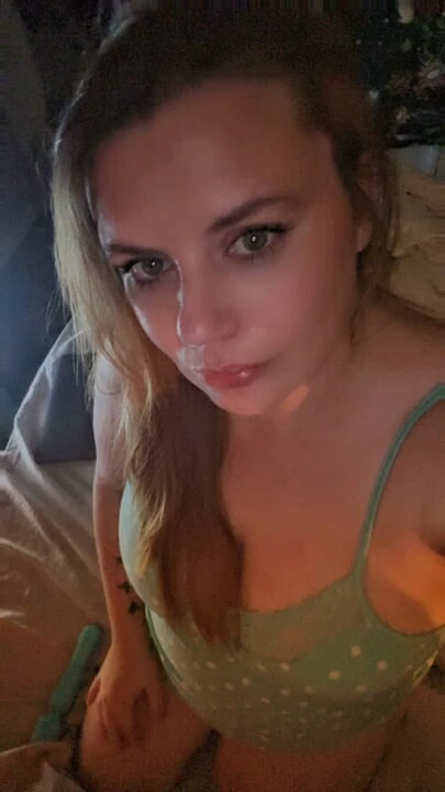 Amateur husband lets BBW wife fuck his ass