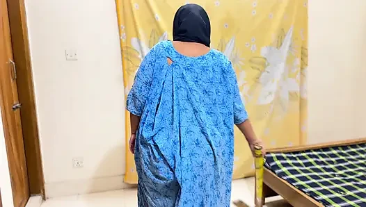 Huge Hanging Milky Tits & Ass Hot Indonesia Muslim Aunty Clean My Room & Try to Seduce Me for Sex