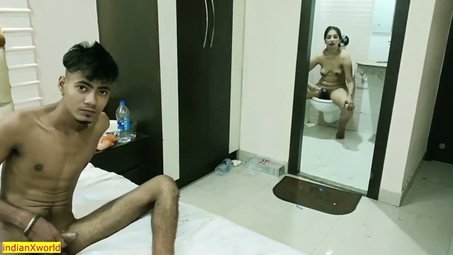 Üvey erkek kardeş boşalmasına yardım ediyor! Amcığımı sikiyor