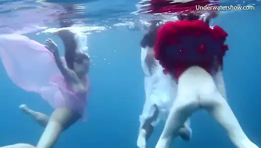 Tenerife seksi kızlarla sualtında yüzüyor