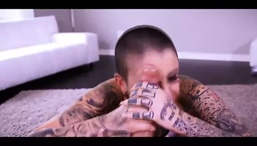 Lr dağınık gırtlağına kadar alıyor