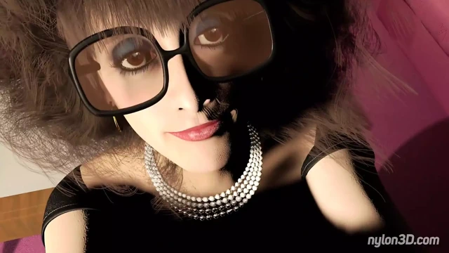 Marilyn yüzüne püskürtülüyor