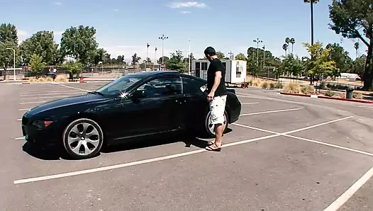 Victoria White minik vajinasına büyük bir penis alıyor