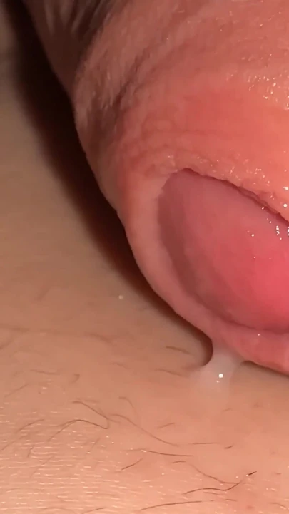 Bir adamla gerçekten sikişmek istiyorum ama orada olmadığı için mastürbasyon yapmak zorundayım