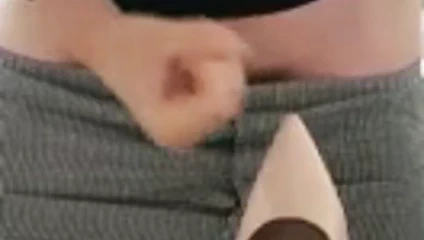 yüksek topuklu ve naylon çorap üzerinde cumming