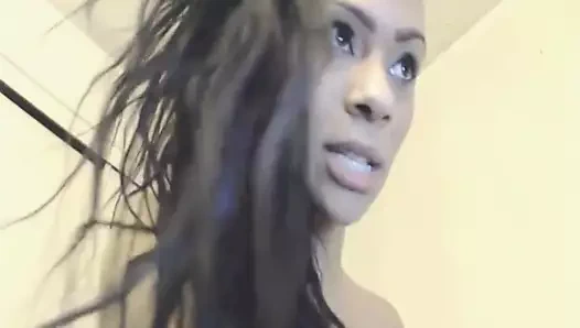 siyah ucube gags tükürük yukarı tüm üzerinde onu büyük göğüsleri