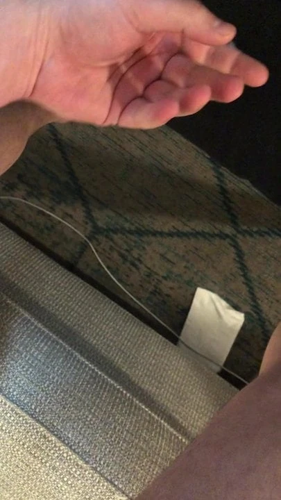 Otel kızı bana cum için külotunu ve gömleğini veriyor!