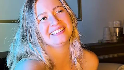 Siyah elbiseli striptiz