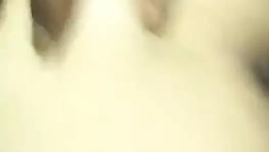 siyah adam sert vurma sarışın kız