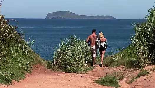 Chloe Delaure amcığına sahip bir sürtük ile aşk üçgeni