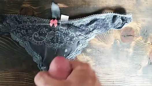 Cum üzerinde ona küçük tanga