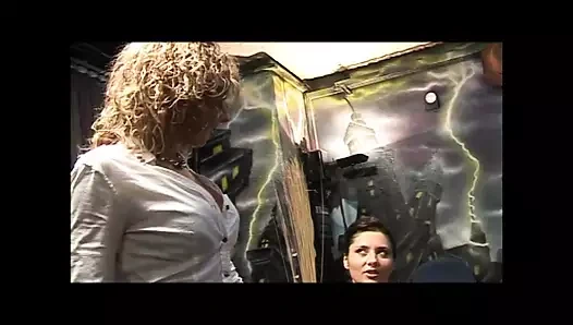 Büyük arayan olgun büyük memeli evli kadınlar (tam film)