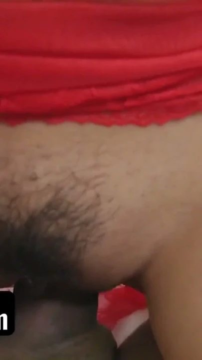 Pervmom - büyük memeli puma kocasıyla telefonda konuşurken üvey oğlunun amını yemesine izin verdi | Klip 3