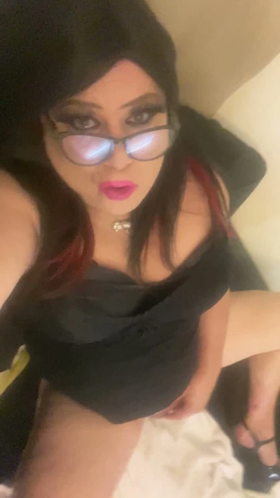 Cd krissy pembe babydoll iç çamaşırlı topuklu tatlılar 🍭 edepsiz ve dar götünden yarak istiyor | Klip 1