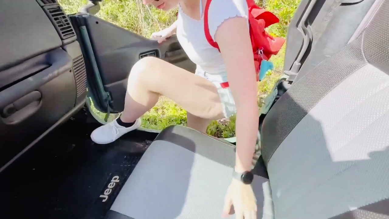 She pays the car ride with blowjobs, hitchhiker sex, car blowjob, sex by the beach, teenage blowjob by the beach