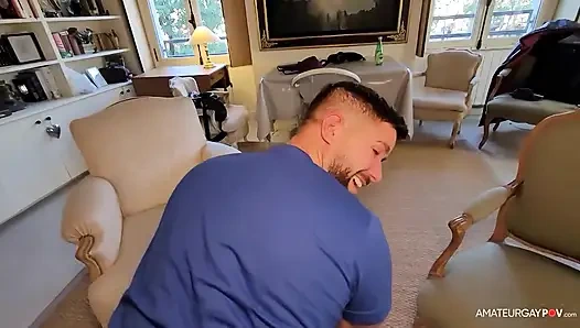 Ona sert bir ders veriyor