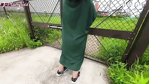 Gür kavisli ateş: şehvetli evli bir güzellik onu derin, sulu bir geceye sokuyor