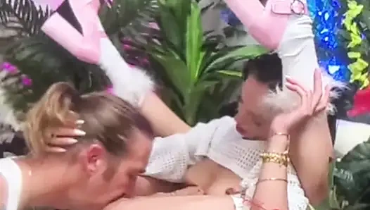 Christina Sage ile domaltmalı eylem Bryan'ı çıldırtıyor!