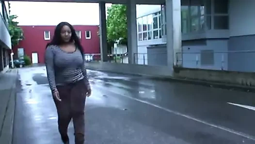 Siyah eşek önemlidir - kahverengi leopar kot pantolon ve yüksek topuklu ayakkabılar 1