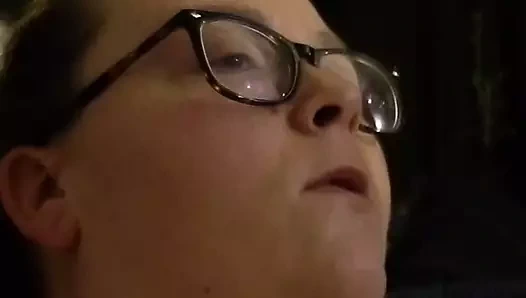 Sigara içerken klitorisini emiyor ve yüzüme fışkırıyor