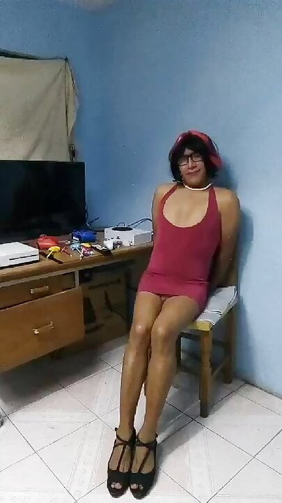Güzellik joselynne cd bacaklarım seksi elbiseli