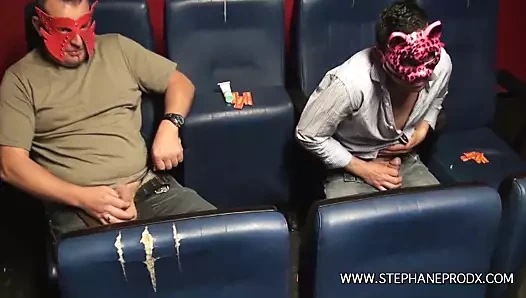 Une grosse belge se fait sauter dans un sex-shop BBW trio