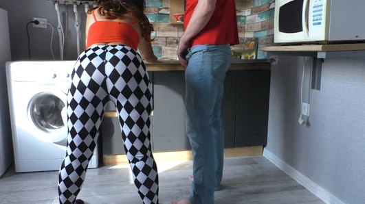 Seksi büyük göt milf ihtiyaçlar için insert bir çük içine ona bir prezervatif olmadan