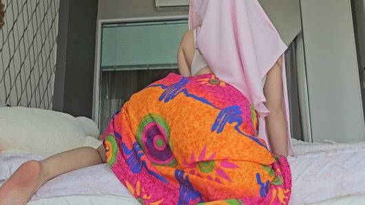 A hijabi girl twerking in slow motion.