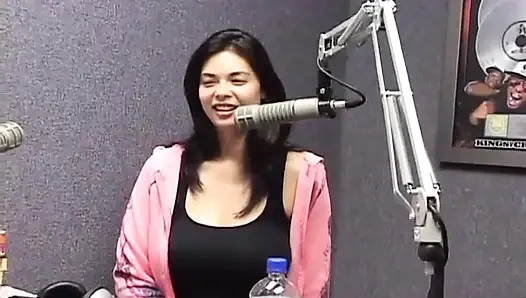 Honolulu'da Tera Patrick'in yer aldığı radyo röportajı