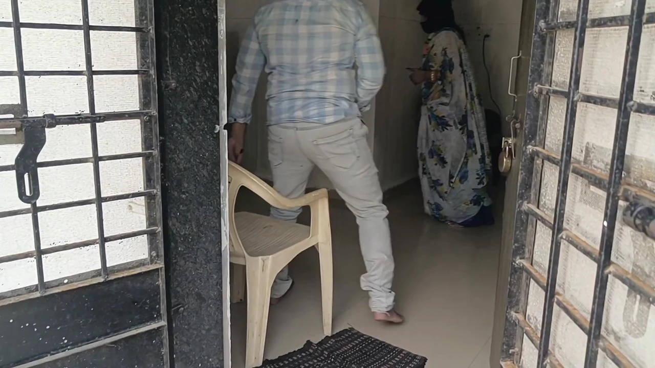 तेलुगु आंटी की रोमांटिक हसीना शायद ही कमिंग सवारी कर रही हो और सौतेले भाई के साथ चुदाई कर रही हो