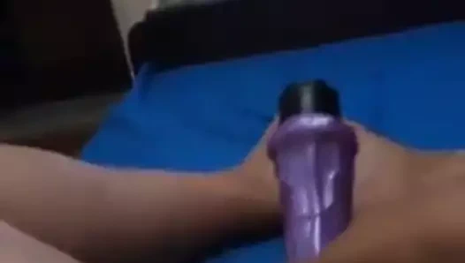 Milf vibratör ile oynuyor