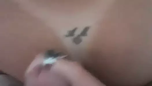 Büyük götlü modelde yarağıma boşalma