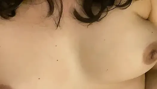 Seni de boşalman için azdırırken büyük amına dokunmayı seviyor.