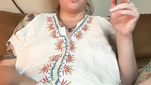 Sigara içen fetiş orta yaşlı seksi kadın mastürbasyon