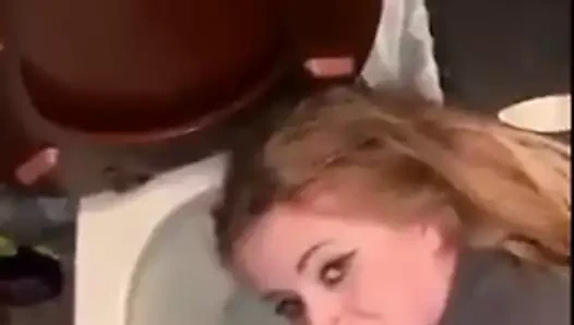 Sadece sürtük yüzüne işedim