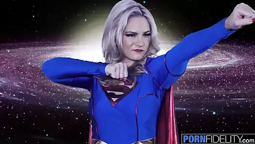Pornfidelity supergirl büyük penisli fan için kıçını açar