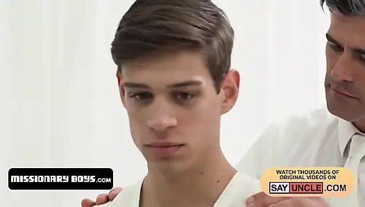 Başkan Oaks yaşlı Ence ağzına zonklarken dizlerinin üstüne çöküyor