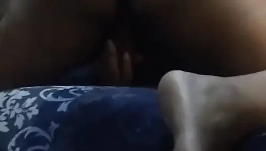 Mi çikolatayı kırbaçlıyor