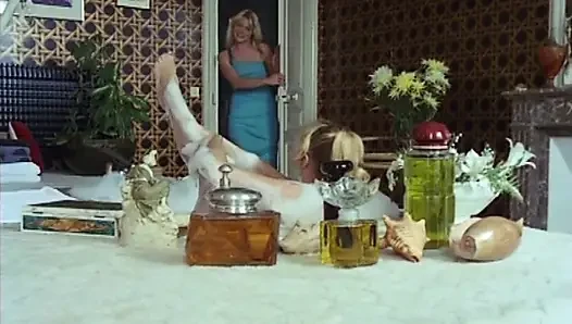 Heisse Hoschen - minyon culottes chaudes et mouillees - bu gece beni baştan çıkar - tatlı seksi frikikler (1982)