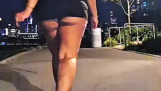 Bacakla azdırma - mini etek - kalın kalçalar - angie love - iri güzel kadın - Porto Rikolu kadın - parmak arası terlik