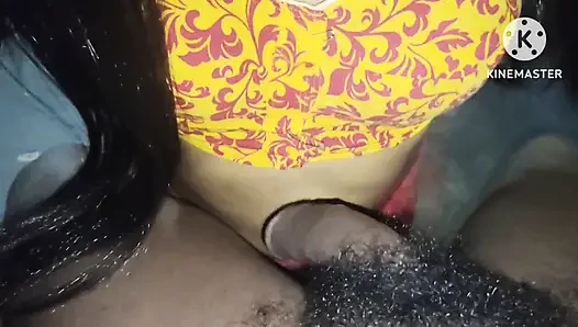 Üvey kız kardeşim ağzında bitireceğim en iyi oral seksi bana veriyor