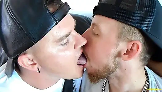 Jc ve Leo ile ateşli eşcinsel öpüşme
