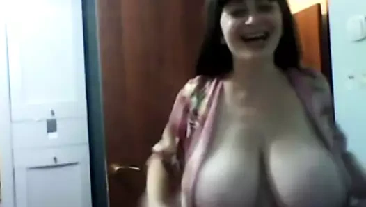 Rus büyük göğüsleri yanıp sönüyor