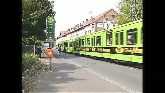 İç çamaşırlı çok güzel orta yaşlı seksi kadınlarla porno ve göğüslere kıllı amcık boşalması