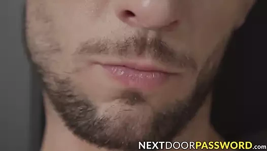 Solo eşcinsel jock bronson mc kraliçe dalga geçiyor onun uzun ince horoz