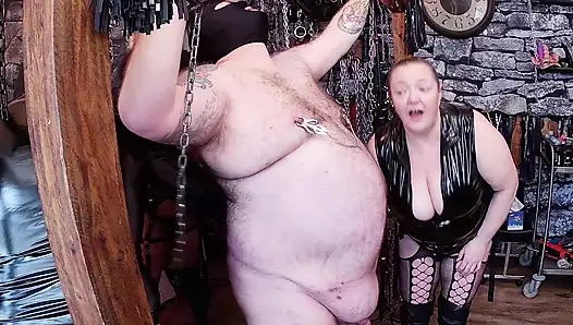 Bölüm 2:-domina satana ve lanista bear stajyerleri blackberry orta yaşlı seksi kadın köle Dazzer ile oynamak için zindanda