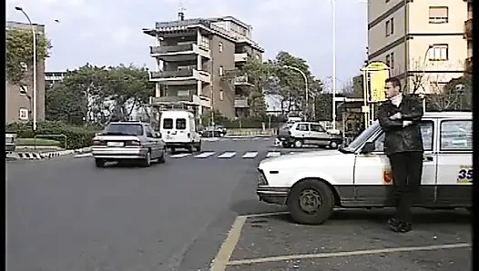 Taksi Şoförü Ateşli Hatunları Yatak Odasında Sert Sikiyor