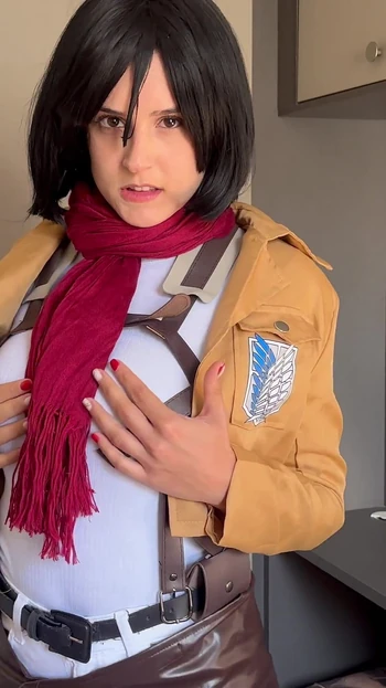 Mikasa делает минет в видео от первого лица - Медленно, мокрая и шаловливая