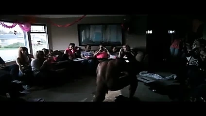 Pavarotti penis sanat performansı 04