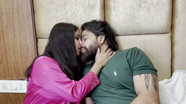 Hintli bhabhi devarıyla sert seks yapıyor, net hintçe sesli